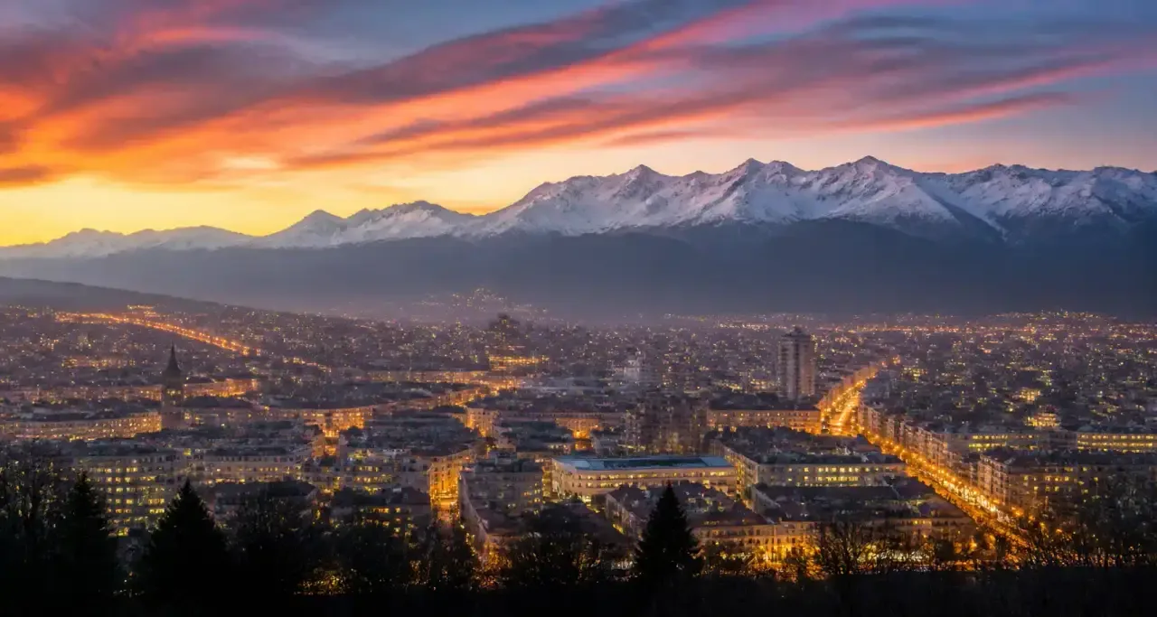 Panorama de Grenoble et des Alpes au crépuscule