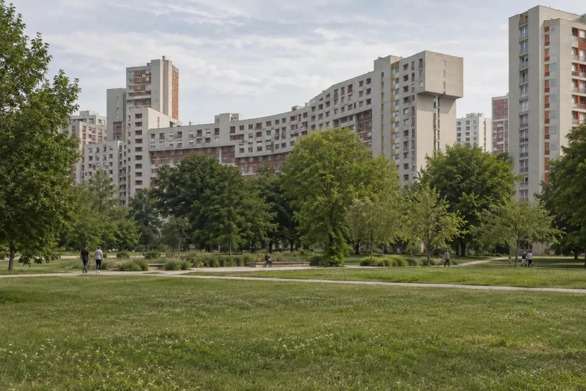 Vue d'ensemble de la Villeneuve Grenoble depuis le parc Jean Verlhac